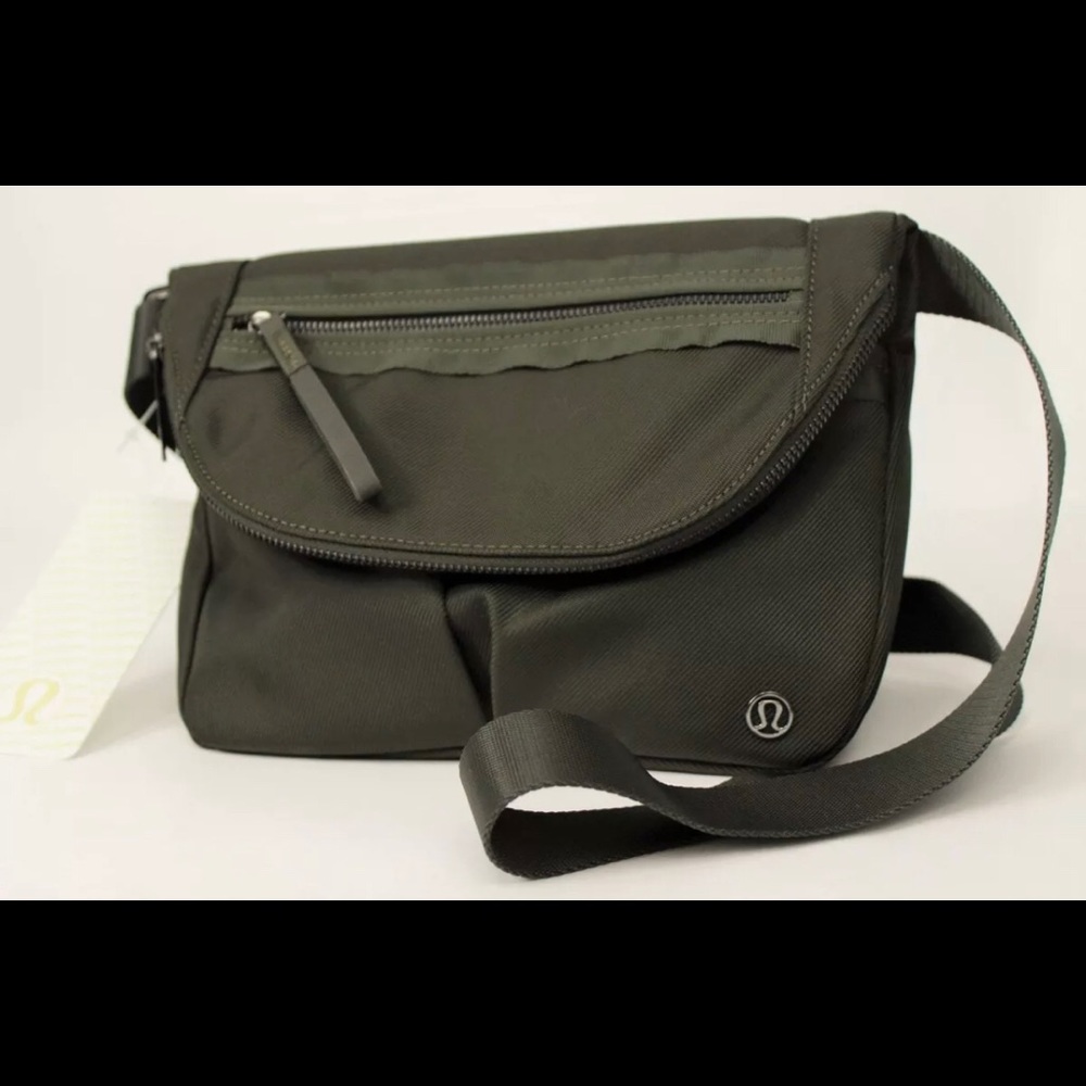 - Lululemon Festival ll Bag in Olive Green